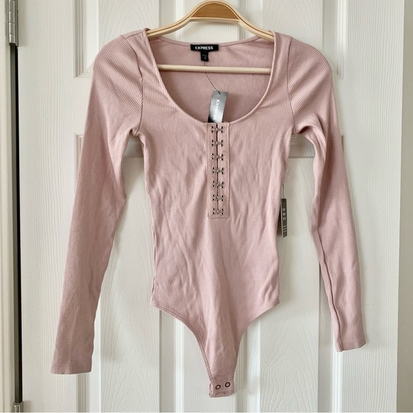 💗 Express Pale Blush Pink Ribbed Hook & Eye Bodysuit - Picture 1 of 5